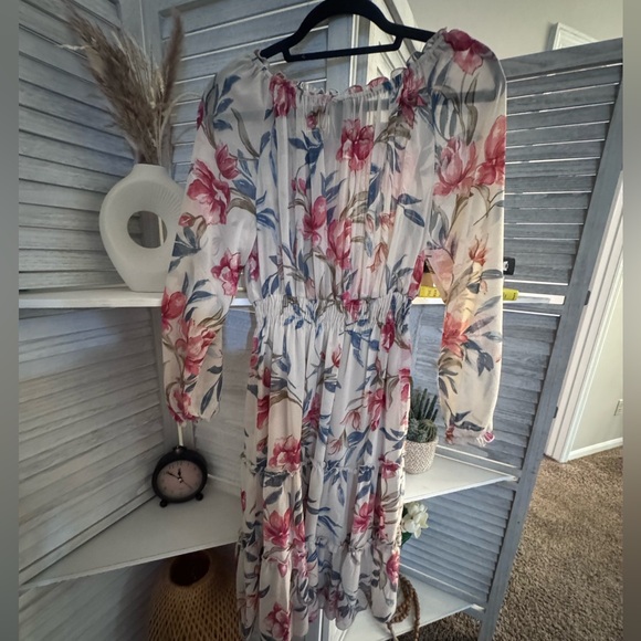 Elegant Floral Long Sleeve Dress - Picture 4 of 5